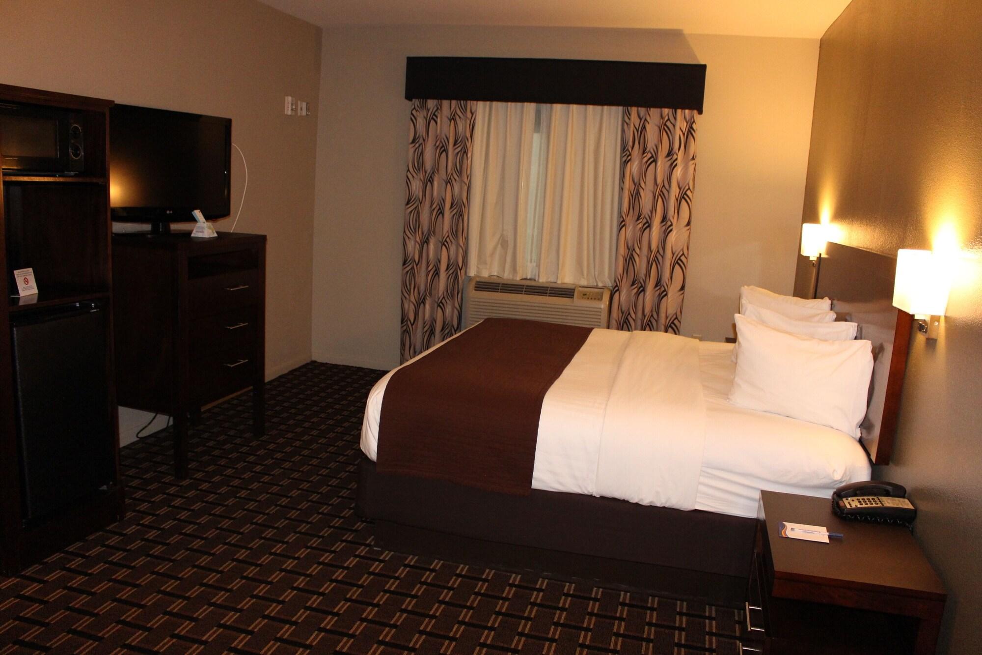 Baymont By Wyndham Columbus Hotel Exterior foto