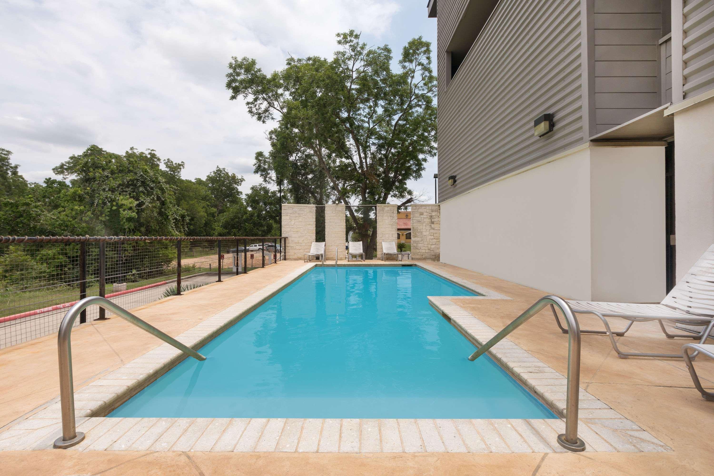 Baymont By Wyndham Columbus Hotel Exterior foto