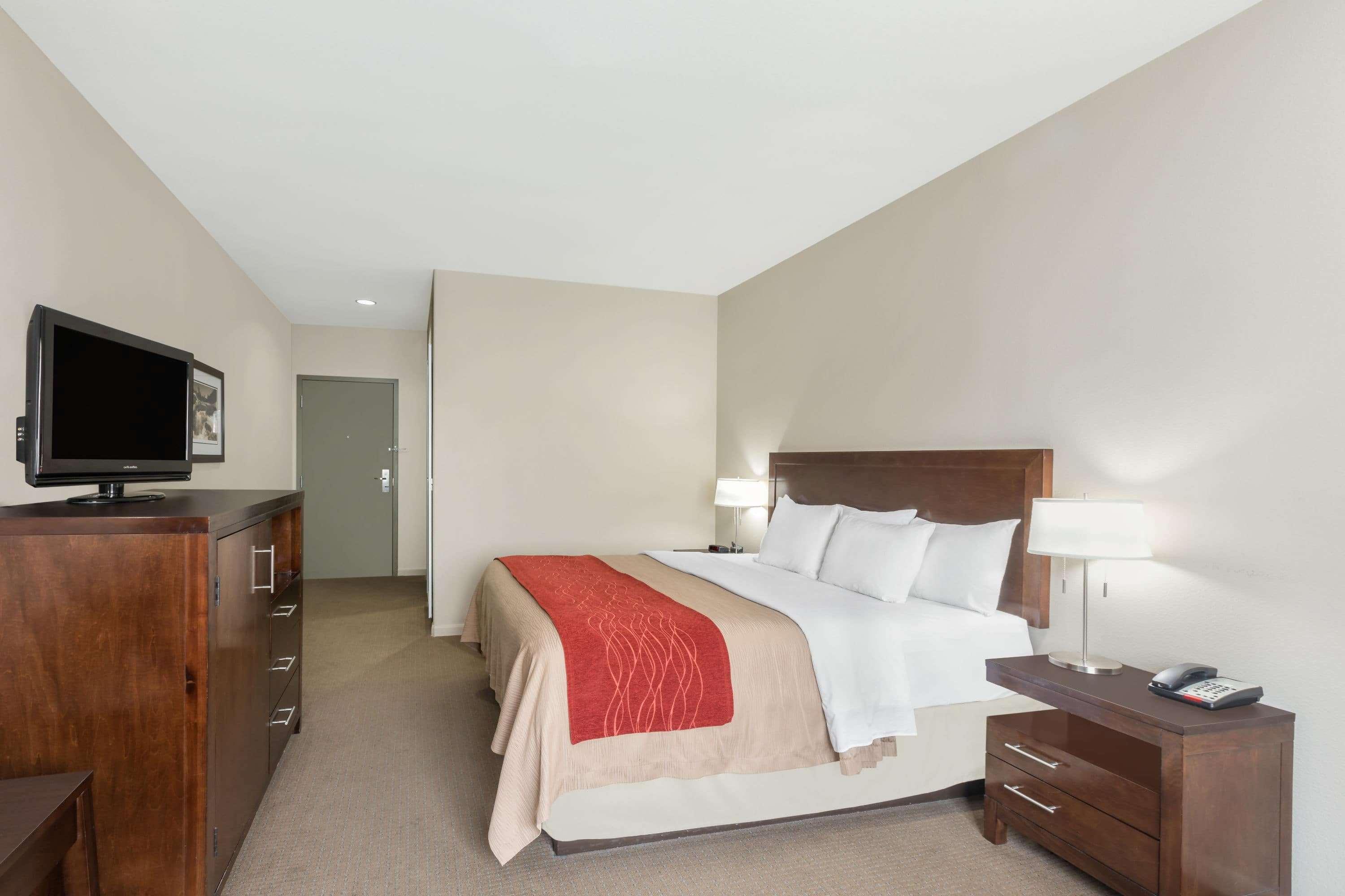 Baymont By Wyndham Columbus Hotel Exterior foto