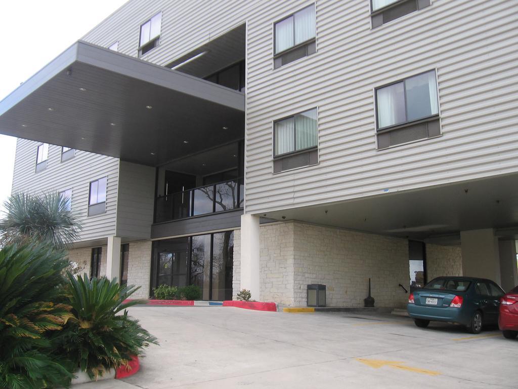 Baymont By Wyndham Columbus Hotel Exterior foto