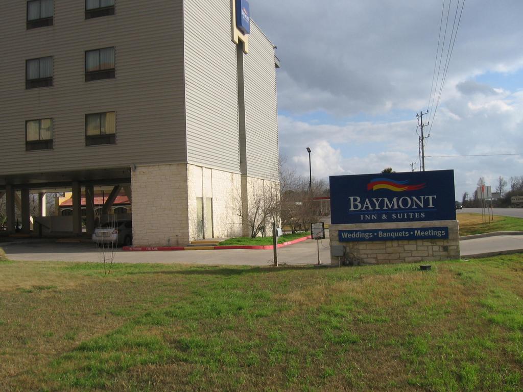 Baymont By Wyndham Columbus Hotel Exterior foto