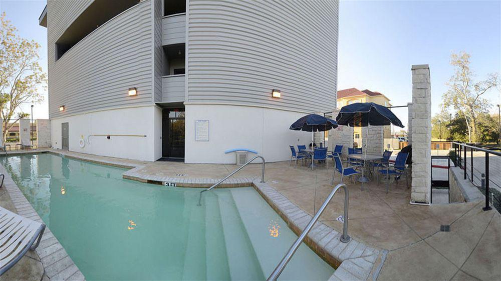 Baymont By Wyndham Columbus Hotel Exterior foto