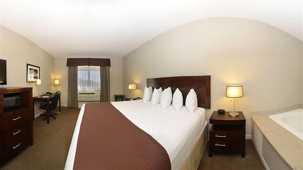 Baymont By Wyndham Columbus Hotel Exterior foto