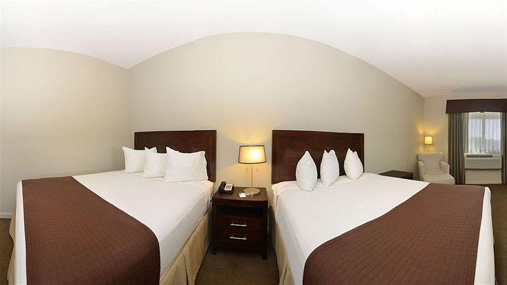 Baymont By Wyndham Columbus Hotel Exterior foto